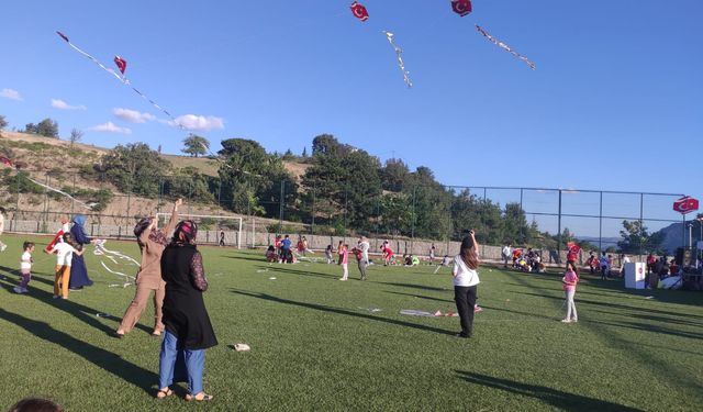 Oğuzlar'da Yaz Kur'an Kursları  öncesi uçurtma şenliği yapıldı