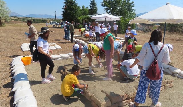 Çorum’da öğrencilere kazı eğitimi