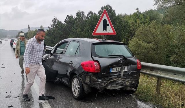 Baraj kavşağında iki otomobil çarpıştı: 1 yaralı