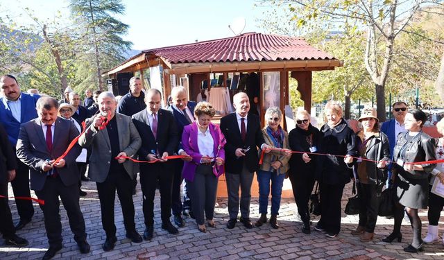 Hughette Eyüboğlu, Bir  Renk Bir İz Sanat Sergisi