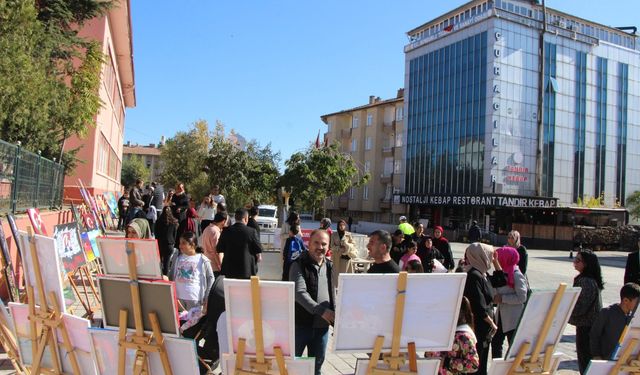 Sungurlu Gençlik  Merkezi sergi açtı