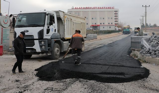 Hastane yolunun asfalt  kaplaması yenileniyor