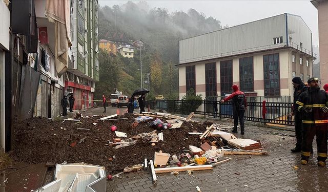 Toprak kayması sonucu 1 kişi öldü, 4 kişi yaralandı