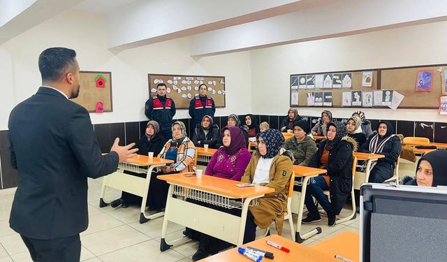 Kargı'da annelere bağımlılıkla  mücadele eğitimi verildi