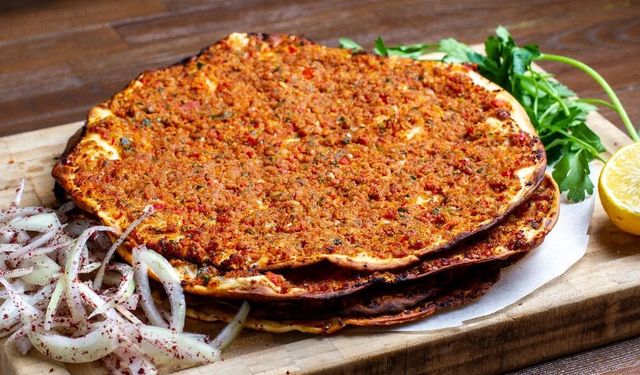 Lahmacunda eşek eti, tavuk ve sakatat… Ne varsa katmışlar