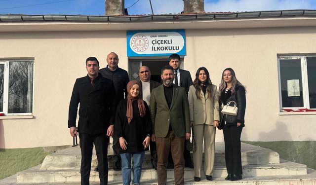 Ak Gençlikten  öğrencilere bot