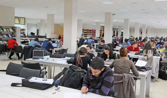 Çorum'daki dernek 34 öğrenciye burs verecek!