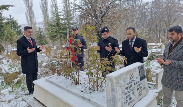 Ortaköy Kaymakamı Şapaloğlu,  şehit kabirlerini ziyaret etti
