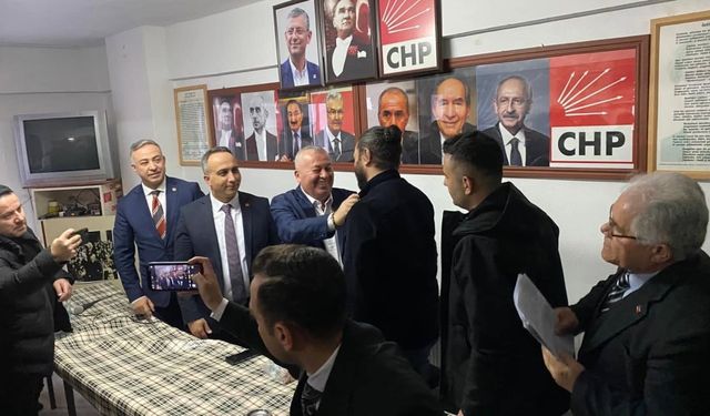Yeni üyelere  rozeti Enginyurt taktı