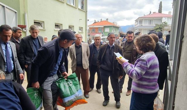 Kargı'da hak sahibi çiftçilere  yonca tohumu dağıtıldı