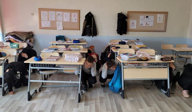 Dodurga'daki okullarda  deprem tatbikatı yapıldı