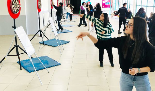 Kadınlar gününe özel dart turnuvası yapıldı
