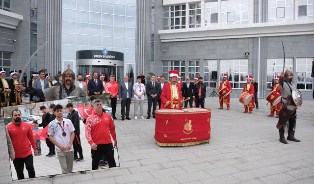 Avrupa üçüncüsü milli güreşçi Keser “mehter”le karşılandı