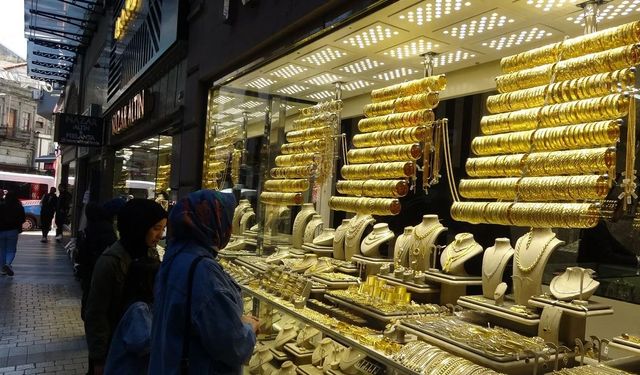 Altın haftaya tarihi zirveyle başladı: İşte Çorum'da gram altının yeni fiyatı!