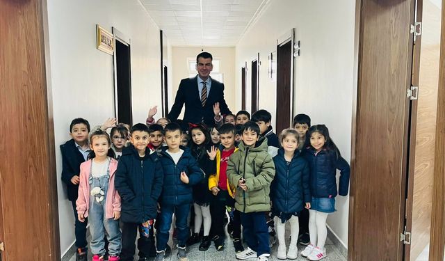 Kaymakam Mutlu Köksal  miniklere mesleğini anlattı