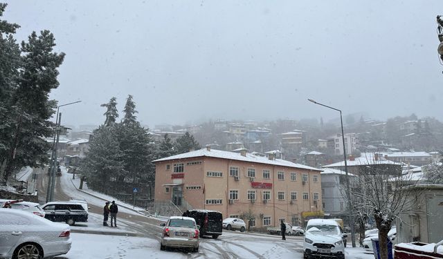 Oğuzlar'da kar yağışı etkili oluyor