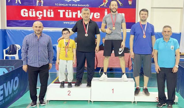 Raketler 23 Nisan için kapıştı