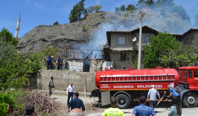Semaverden çıkan yangın  evlere sıçramadan söndürüldü