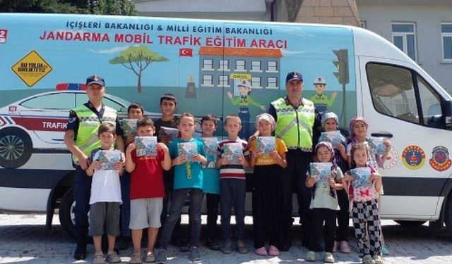 Kargı'da Jandarma timi  öğrencilerine eğitim verdi