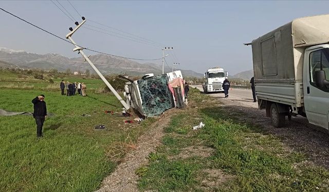 Otobüs devrildi: 28 yaralı