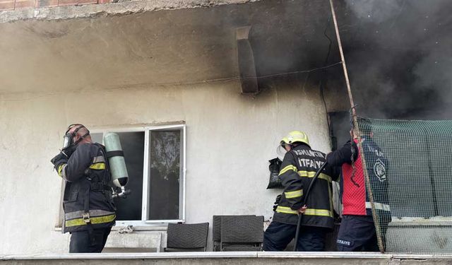 2 katlı müstakil evde yangın çıktı
