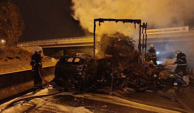TIR’a çarpan cip  yanarak kül oldu