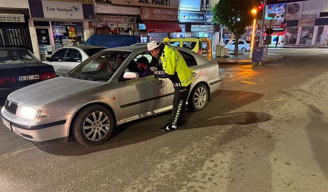 Polisten emniyet kemeri uygulaması