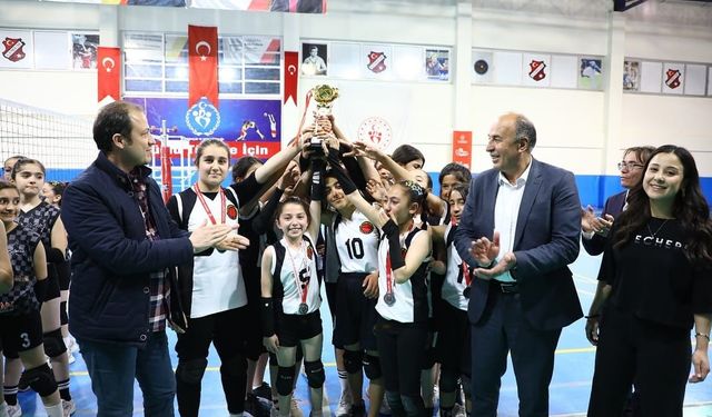 Alaca Belediyespor’dan voleybolda büyük başarı