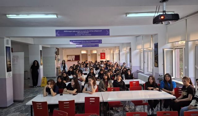Öğrencilere “Vatan Millet Aşkına” konferansı verildi