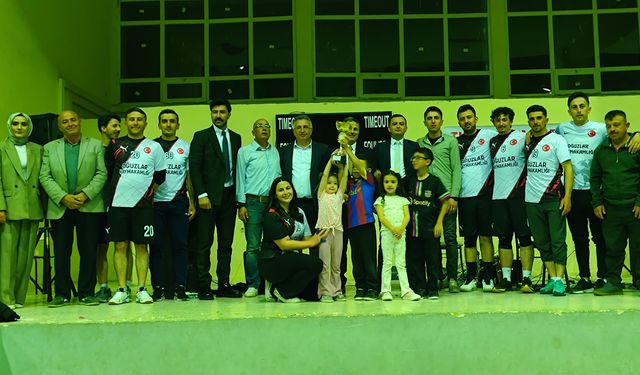 Oğuzlar voleybol turnuvasunda şampiyon Kaymakamlıkspor