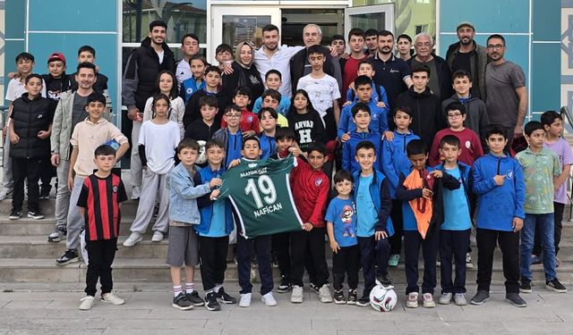 Akkentli minik futbolcular Nafican Yardımcı ile buluştu