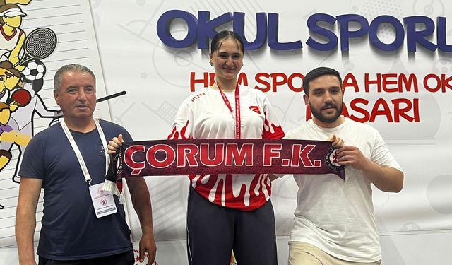 Demir yumruk Elanur Akça bu kez Türkiye şampiyonu