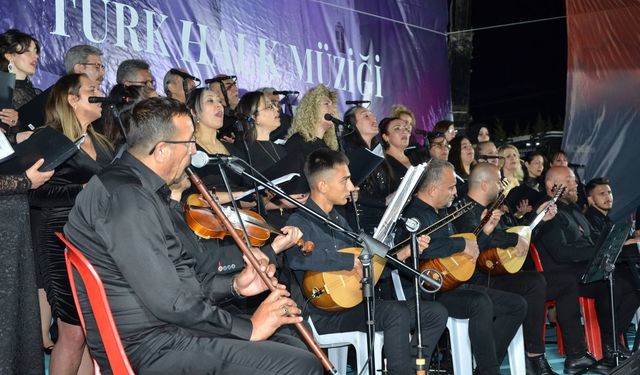 Türkülerle gönül köprüsü kurdular