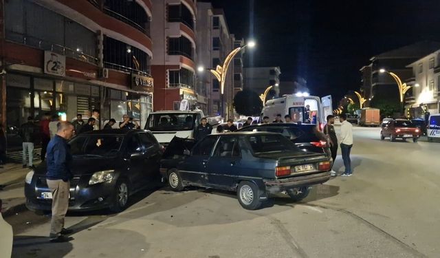 İki otomobil çarpıştı: 1 yaralı