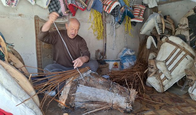 35 yıllık semer ustası  teknolojiye meydan okuyor
