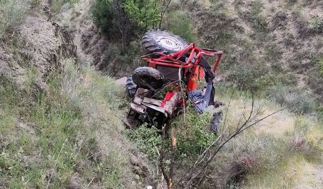 Şarampole devrilen traktörün altında  kalan sürücü hayatını kaybetti