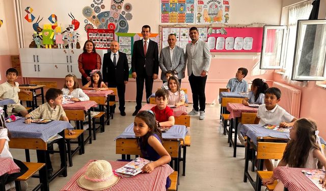 Sungurlu'da 7 bin 36 öğrenci karnesini aldı