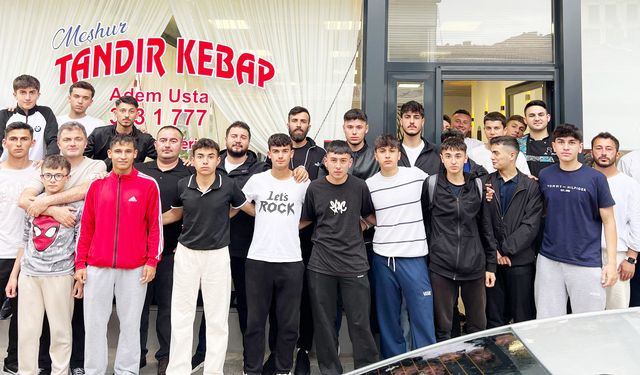 Tarih yazan gençlere Muhtar Biçer’den ziyafet