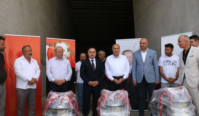 121 süt üreticisine mobil sağım makinesi dağıtıldı