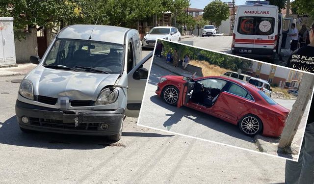 Çorum'da iki otomobil çarpıştı
