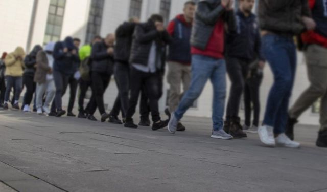 Aranan 12 kişi yakalandı