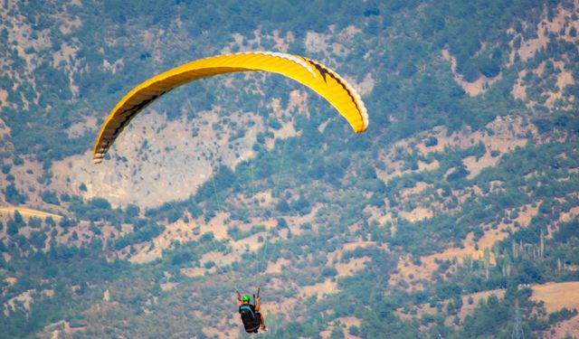 Çorum'da paraşüt festivali düzenlendi