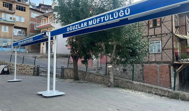 Oğuzlar Ayşe Hatun Camii’ne  hayırseverden tente desteği