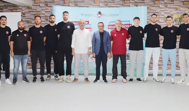 Sungurlu Belediyespor’da yeni transferler tanıtıldı