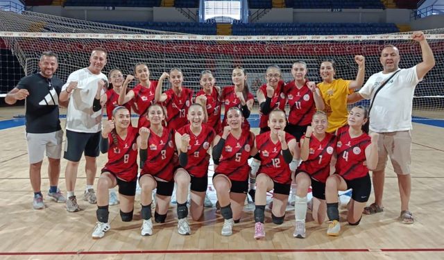 Yıldız sultanlar Türkiye’nin en iyi 4 takımı arasına girdi