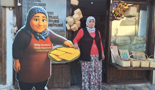 Yaptığı yöresel lezzetlerle  hem evini geçindiriyor hem de  kadınlara istihdam sağlıyor