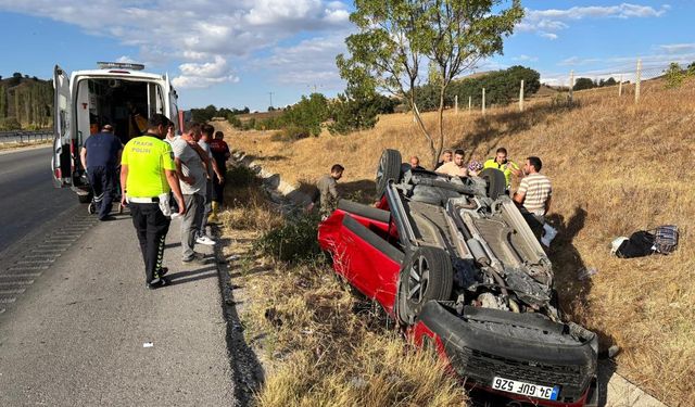 Çorum'da otomobil takla attı: 2 yaralı