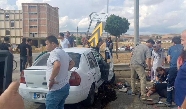 Çorum’da kamyon ile otomobil çarpıştı: 4 yaralı