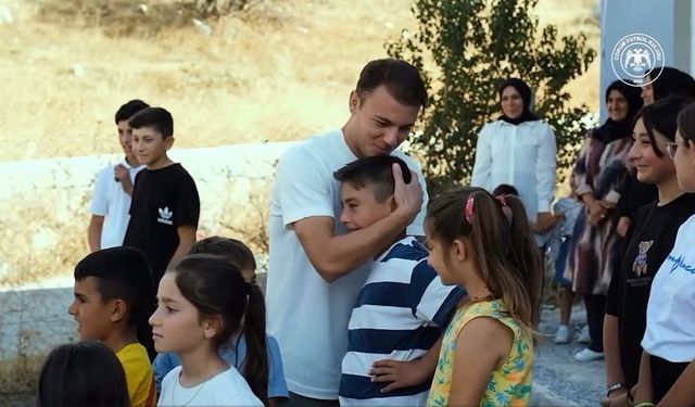 Çorum FK futbolcuları köy okulunu boyadı, çocukların yüzünü güldürdü