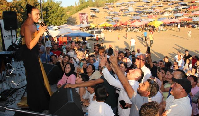 Şenlik gibi şenlik, türküye, halaya eğlenceye doydular